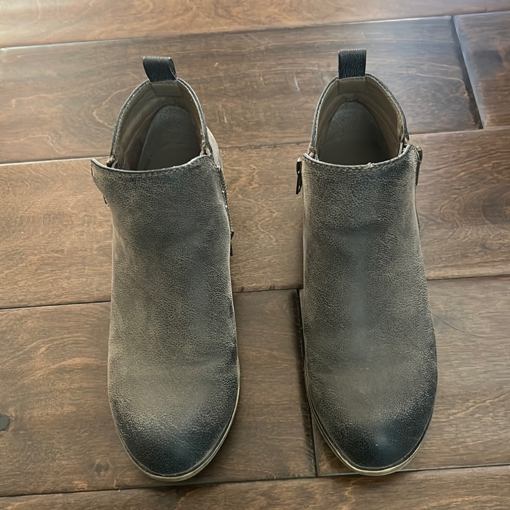 Jessica Cline boots